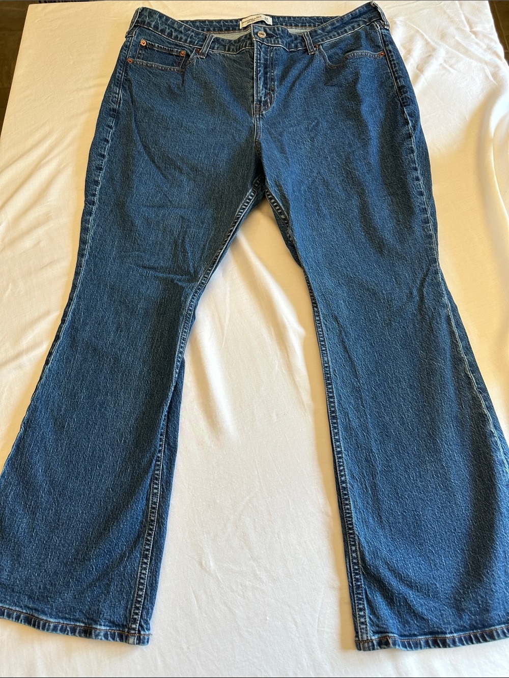 Abercrombie & Fitch Women's Curve Love Dark Blue Mid Rise Bootcut Jeans 34 Short